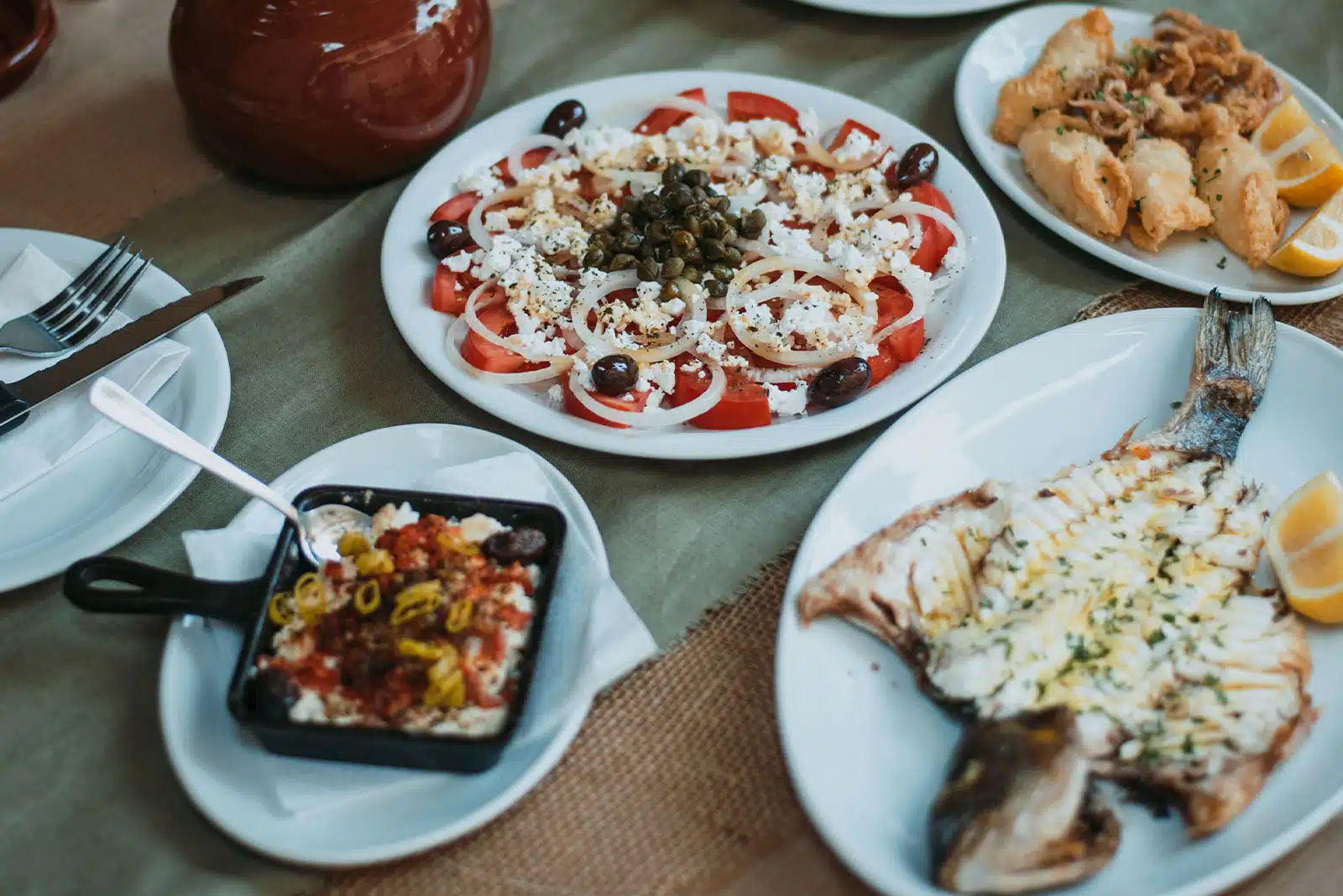 14. מסעדת Meze Taverna – אוכל קפריסאי מסורתי