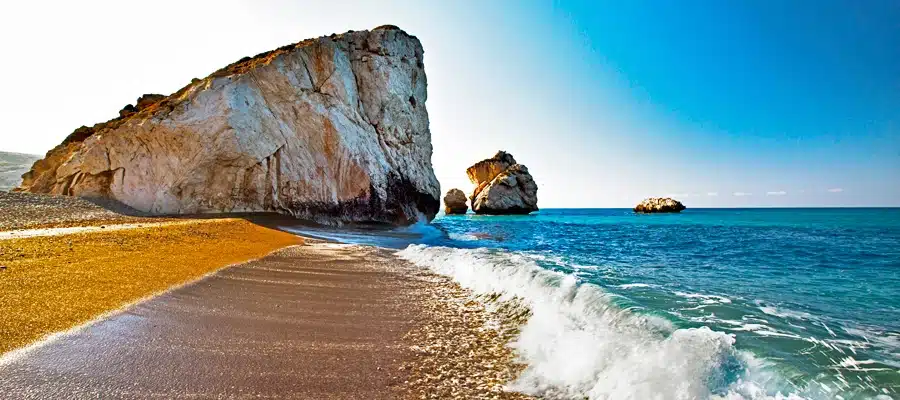 34. סלע אפרודיטה (Petra tou Romiou)